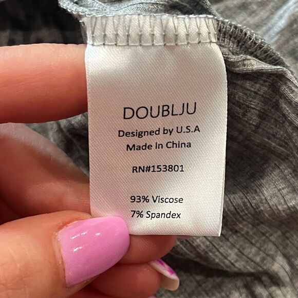 NWT Doubleju Light Gray Long Sleeve Ribbed Henley Top Size S - Picture 2 of 4